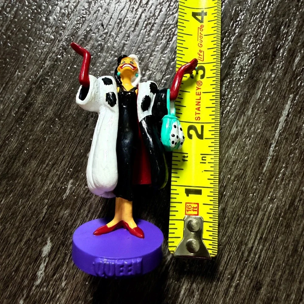 Disney Cruella De Vil Figurine 2004 101 Dalmatians Purple Queen Chess